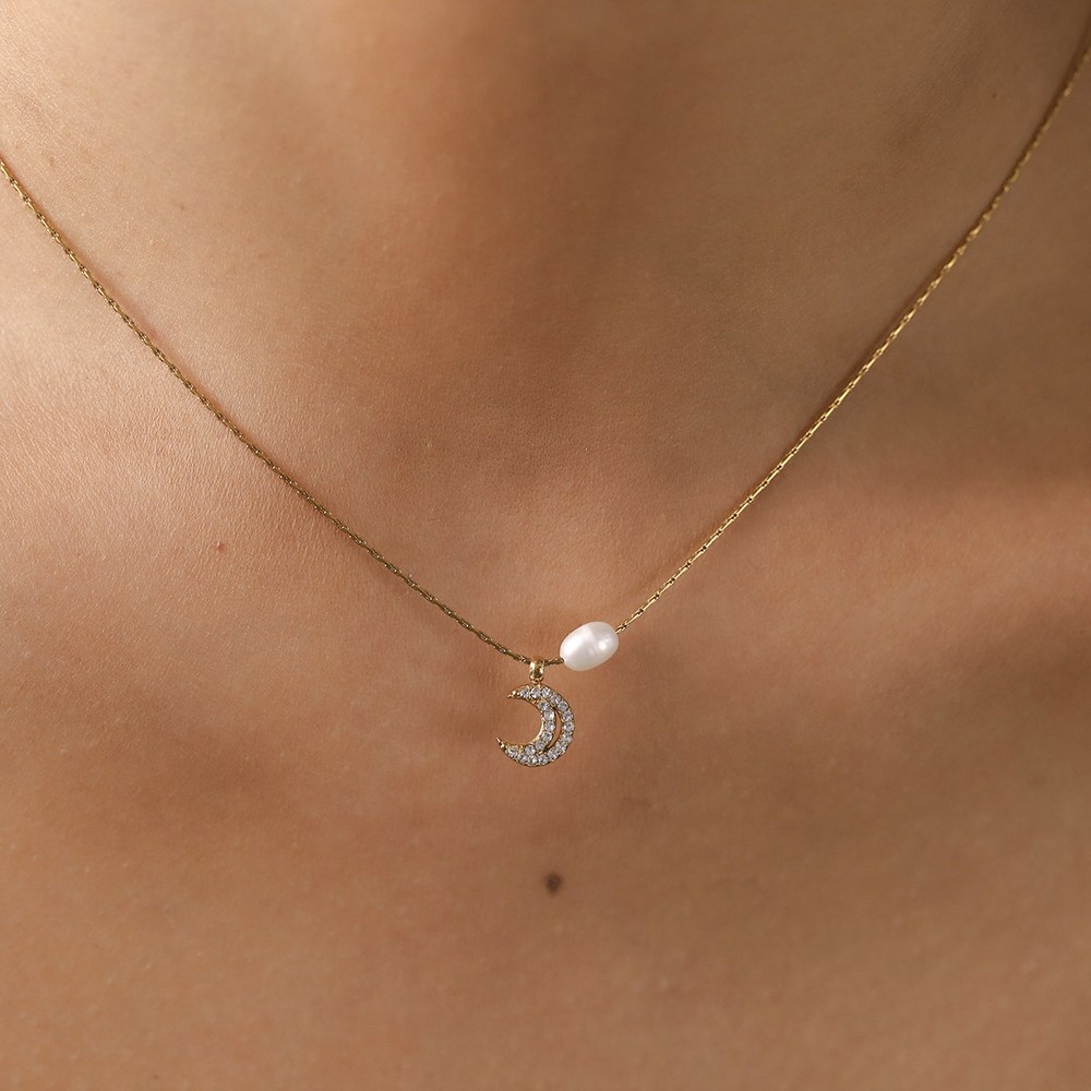Collier perle et croissant de lune